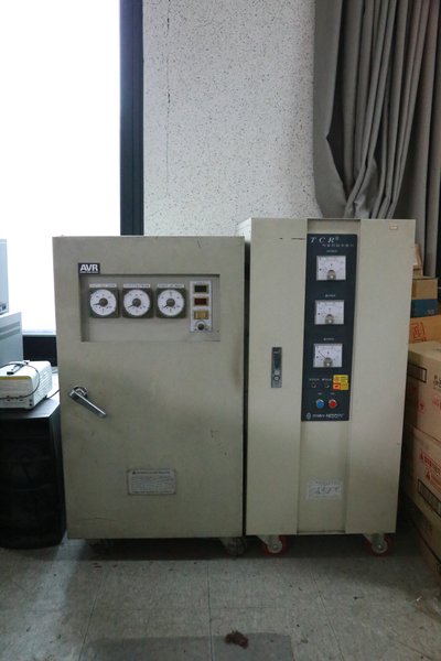 자동전압조정기 2대