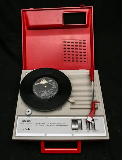 Belair AM Radio / Portable Phonograph