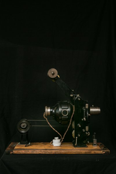 Early-Type Projector (Wooden Base)