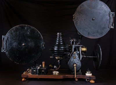 Early-Type Projector (Wooden Base)