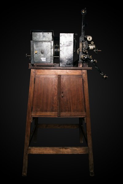 35mm Projector (Wooden Cabinet-Type)