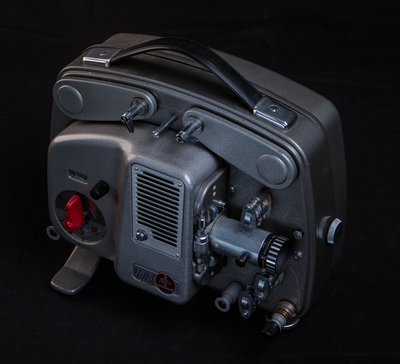 Revue Super 8 Projector