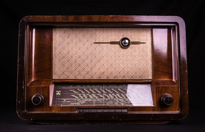 Vacuum Tube Radio (WoodenCase)